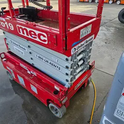 2018 MEC MICRO 19 Scissor Lift