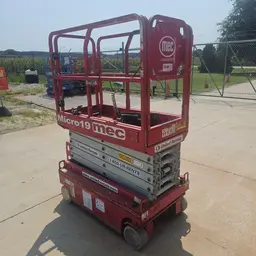 2018 MEC MICRO 19 Scissor Lift