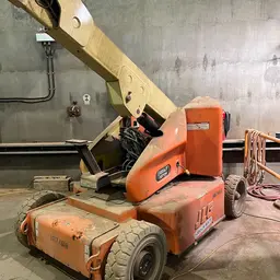 2013 JLG E400AJPN Articulating Boom Lift