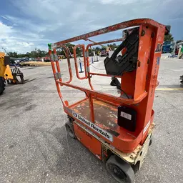 2016 JLG 1230ES Self-Propelled One-Person Lift
