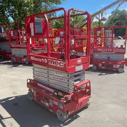 2018 MEC MICRO 19 Scissor Lift