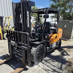 2019 Doosan G35S-7DF Warehouse Forklift