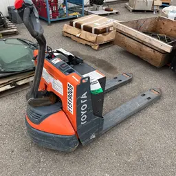 2022 Toyota 8HBW23 Jack