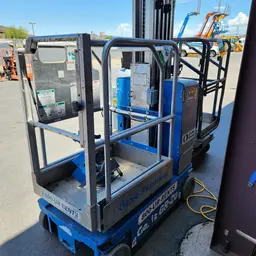 2016 Genie GR-20 Self-Propelled One-Person Lift